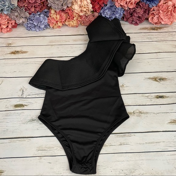 Avant Garde Ruffled One Shoulder Bodysuit Swimsuit - Picture 9 of 16